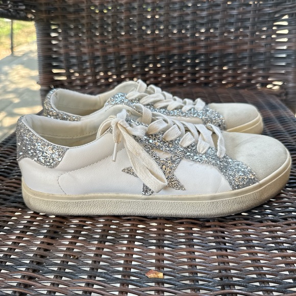 Steve Madden Silver and White Sneakers - Picture 1 of 3